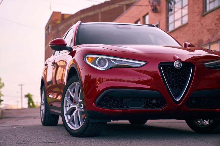 Логотип Alfa Romeo Stelvio Ti Sport (949) 2017 года  (NA) (фото 27 из 39)
